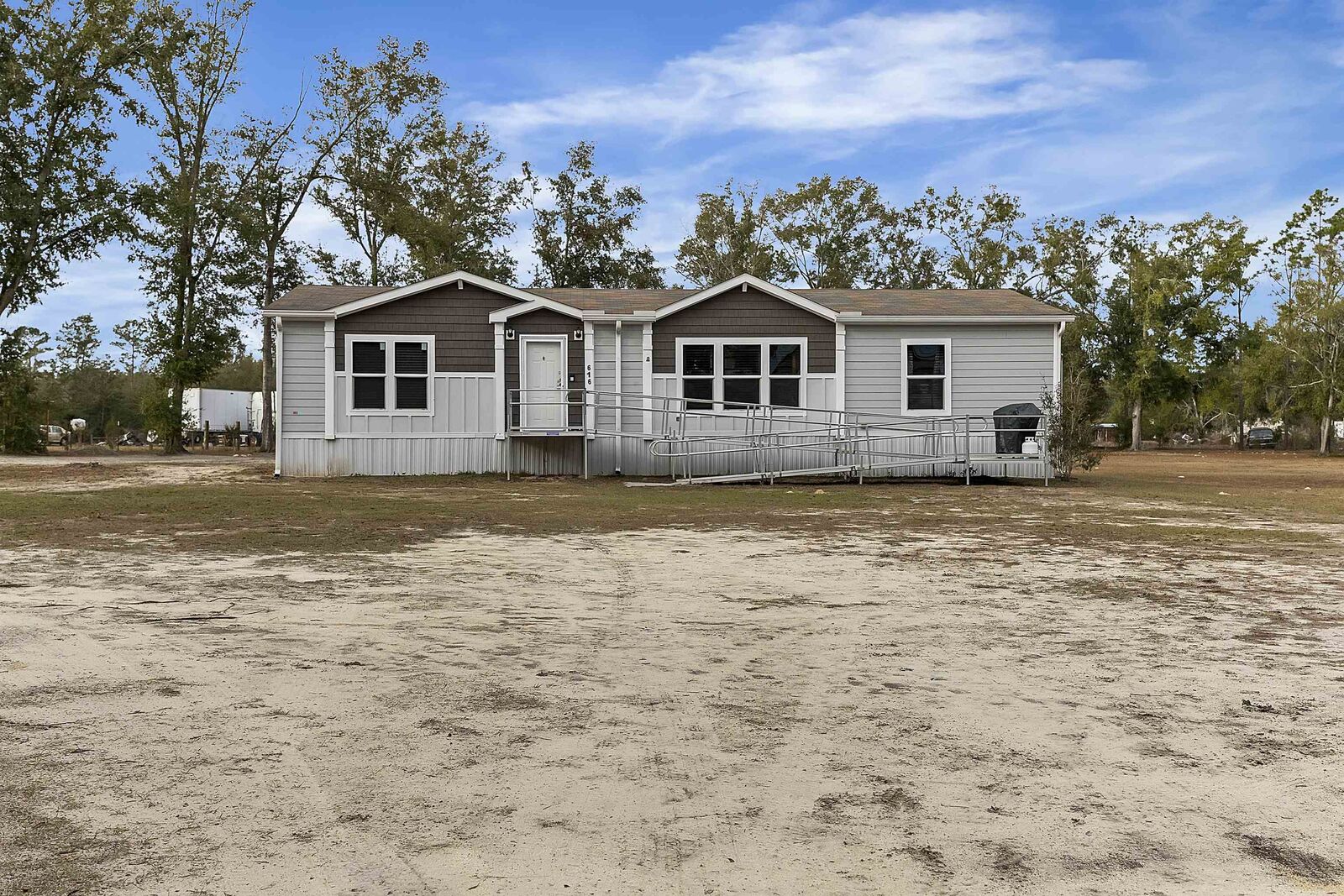 Property Photo:  616 NE Hillside Terrace Street  FL 32059 