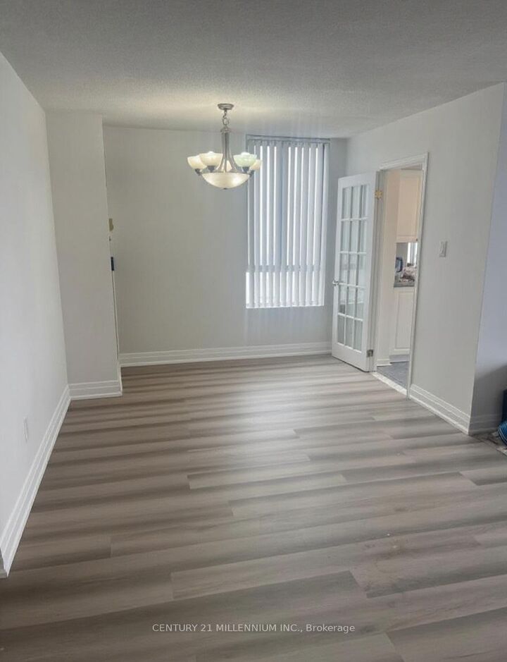 Property Photo:  26 Hanover Road 1605  ON L6S 4T2 