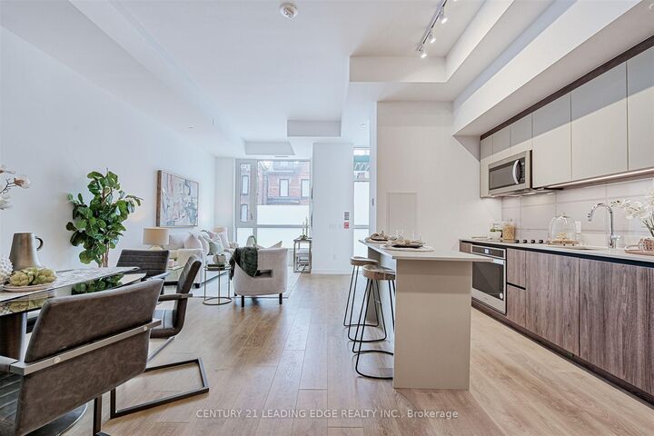 Photo de la propriété:  164 Logan Avenue Th127  ON M4M 2N2 