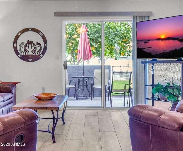 Property Photo:  220 N 22nd Place 1113  AZ 85213 