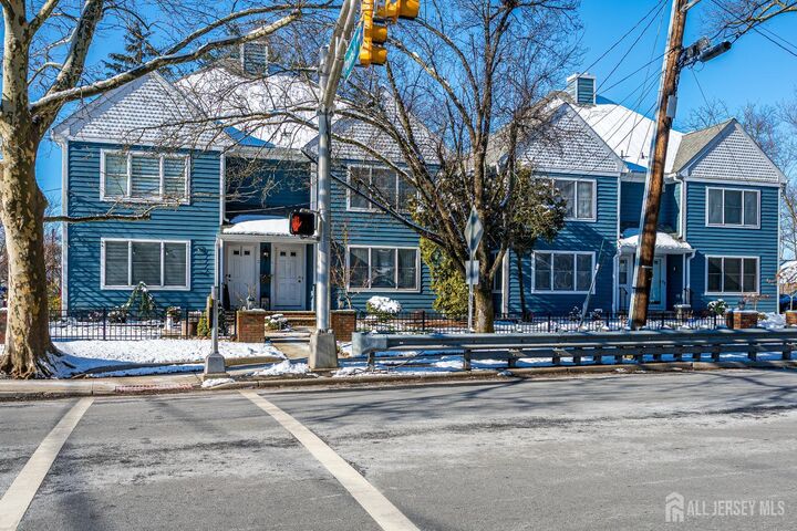 Property Photo:  6 Mulberry Lane 6  NJ 08840 