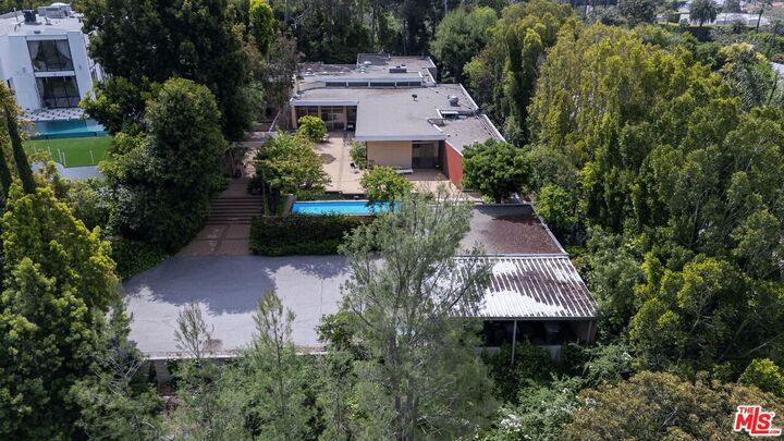 Property Photo: 1022 Summit Dr CA 90210