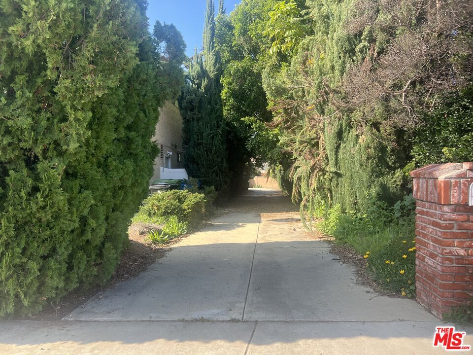 Property Photo:  5921 Chimineas Ave  CA 91356 