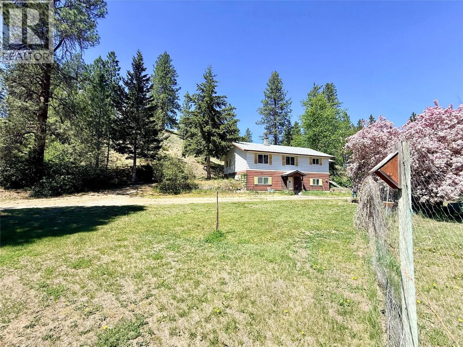 Property Photo: 822 Belfort Road BC V0X 1W0