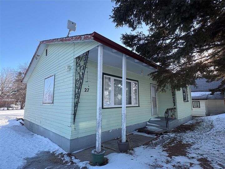 Property Photo:  27 Second Avenue North  MB R0L 0T0 