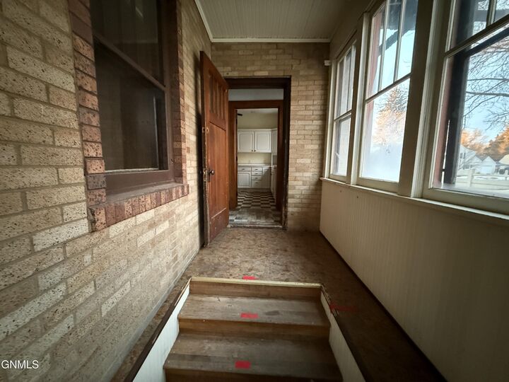 Property Photo: 610 3rd Street NW ND 58554