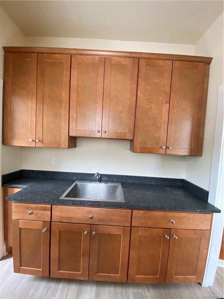 Property Photo:  8 Franklin Avenue 1  NY 10965 