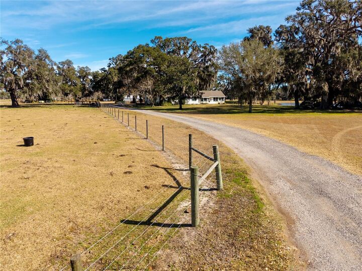 Property Photo:  9504 Fort King Road  FL 33525 