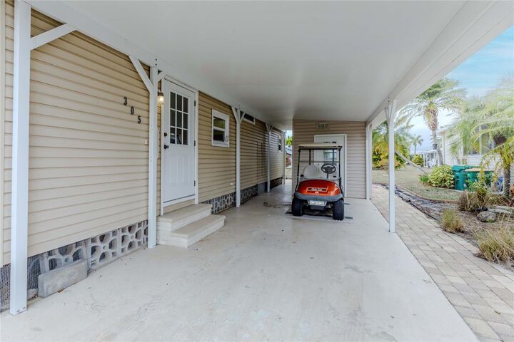 Property Photo: 2100 Kings Highway 305 FL 33980