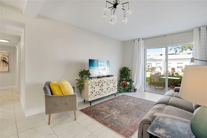 Property Photo:  2211 Sunset Drive E3  FL 34207 