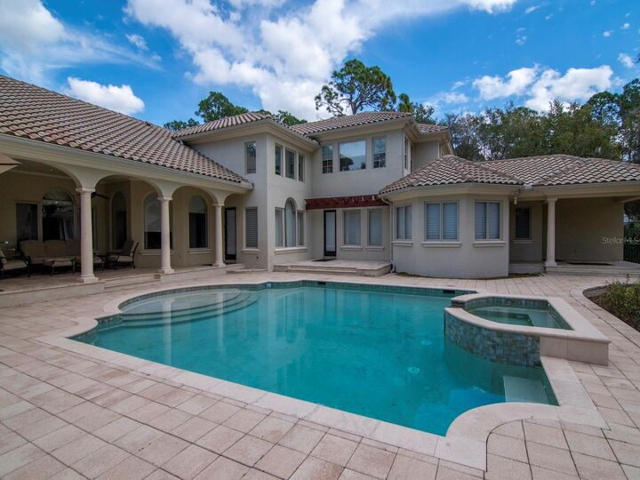 Property Photo:  18901 Lakes Edge Way  FL 33556 