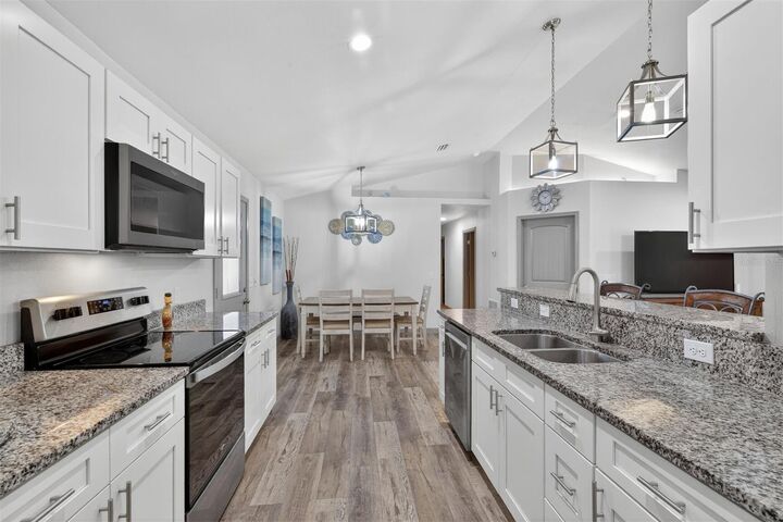 Property Photo:  23167 NW 180th Place  FL 32643 