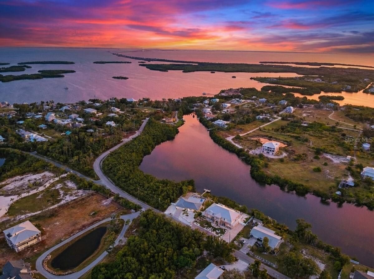 Property Photo: 910 Bayshore Drive FL 34250