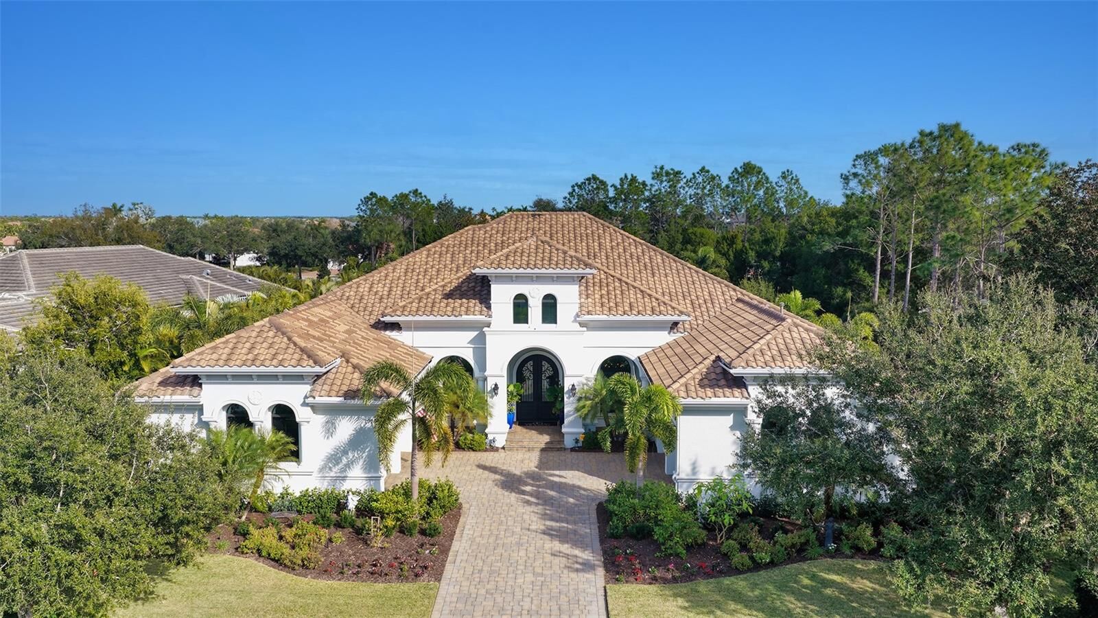 Property Photo: 7929 Staysail Court FL 34202