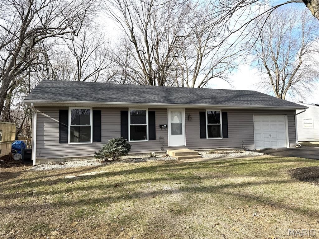 Property Photo:  206 Persimmon Drive  IL 62269 