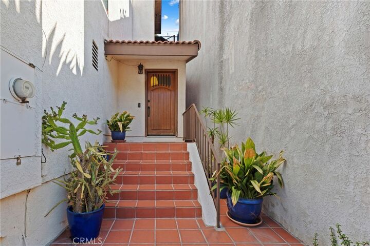 Property Photo:  1832 Redcliff Street  CA 90026 