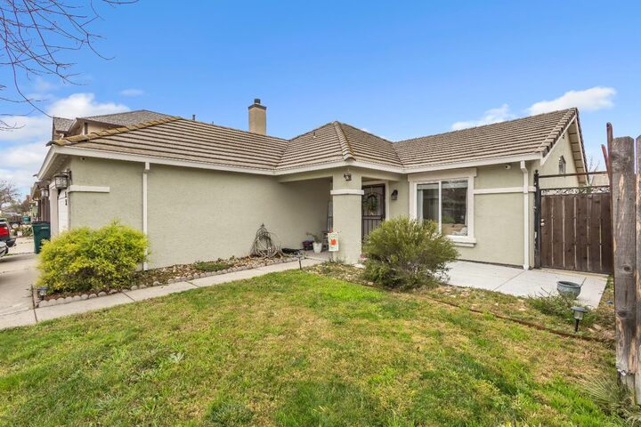 Property Photo:  2833 Nemaha Way  CA 95206 