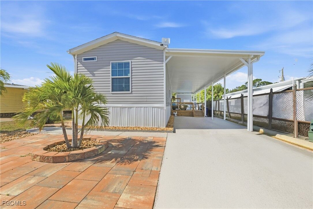 Property Photo:  310 Shrub Lane S  FL 33917 