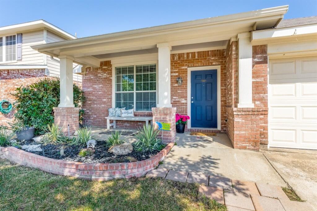 Property Photo: 9217 Oldwest Trail TX 76131