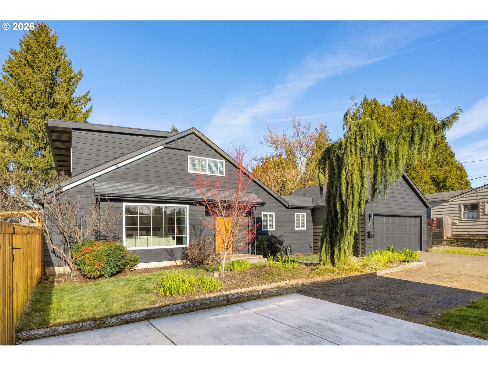 Property Photo:  3745 SE Drake St  OR 97222 