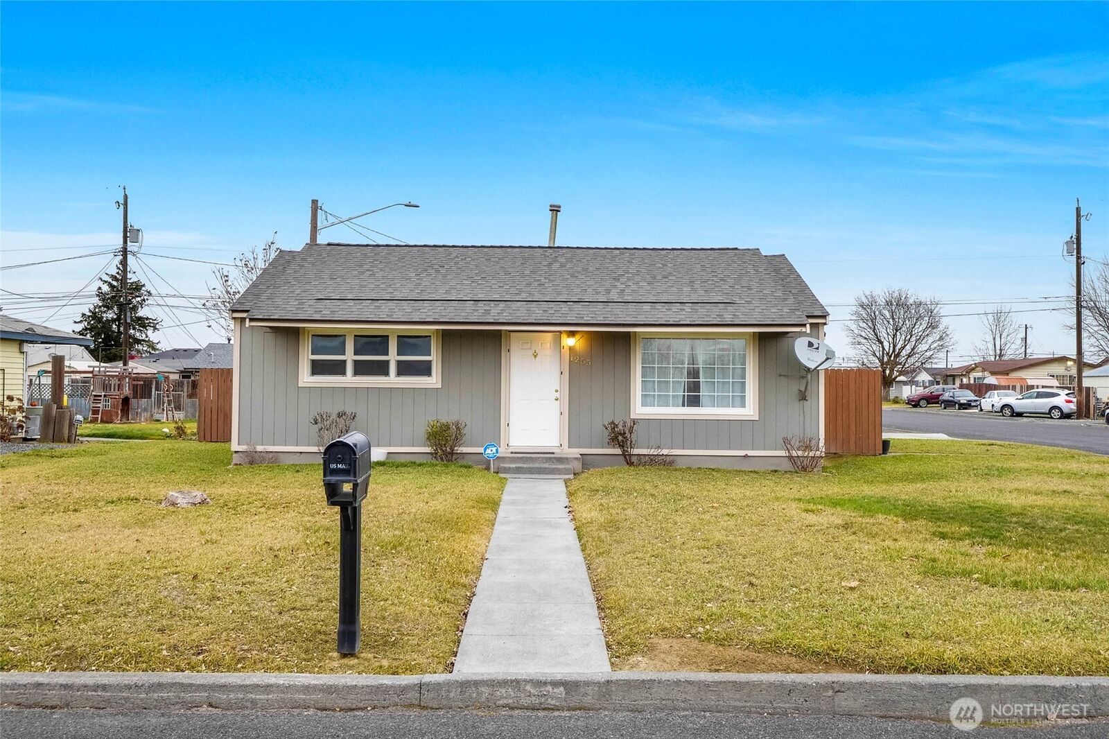 Property Photo:  1255 E Larch Street  WA 99344 