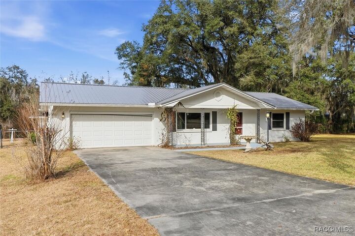 Property Photo: 7223 E Hampton Court FL 34436