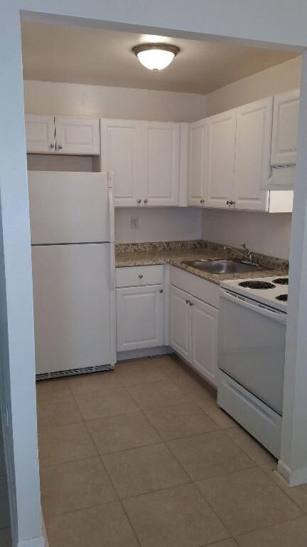 Property Photo:  2842 Fillmore Street 6  FL 33020 
