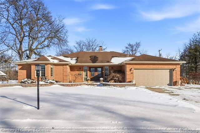 Property Photo: 230 Hampshire Court MI 48124