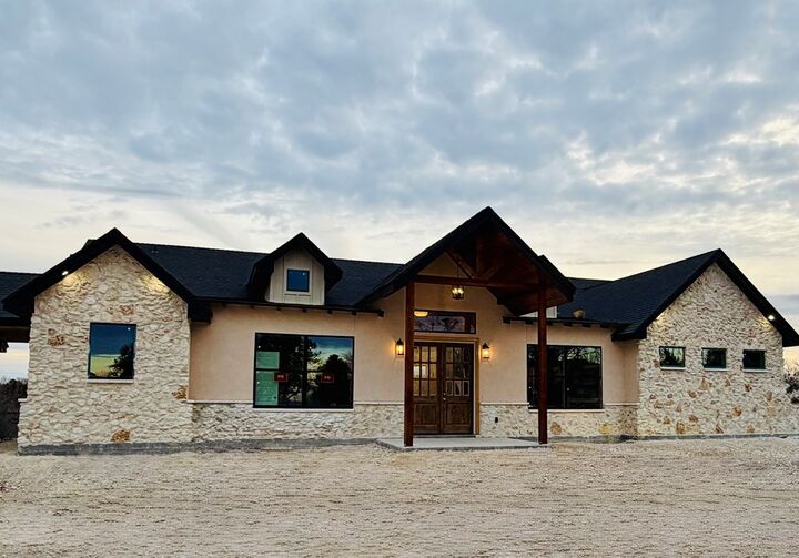 Property Photo:  305 Edinburgh Rd  TX 76901 