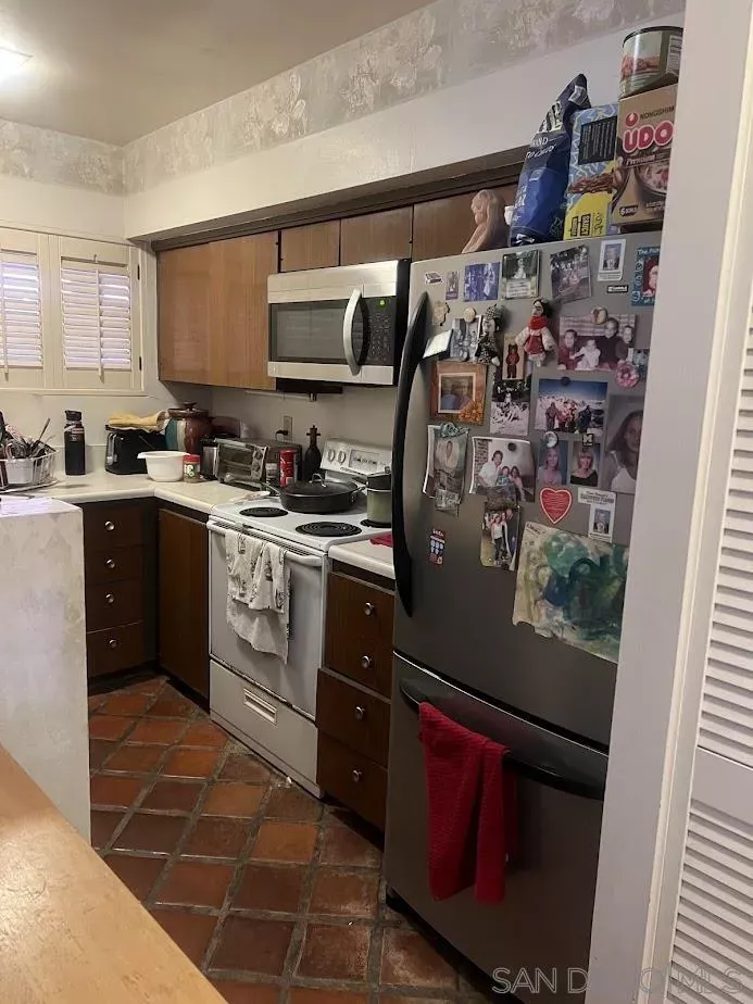 Property Photo: 2630 Torrey Pines Rd E21 CA 92037