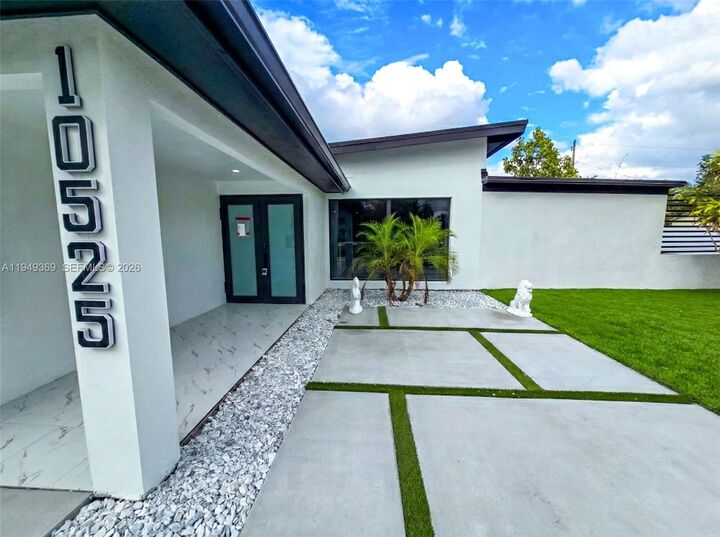 Property Photo:  10525 SW 112th St  FL 33176 