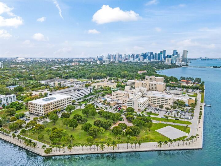 Property Photo:  3 Grove Isle Dr C1407  FL 33133 