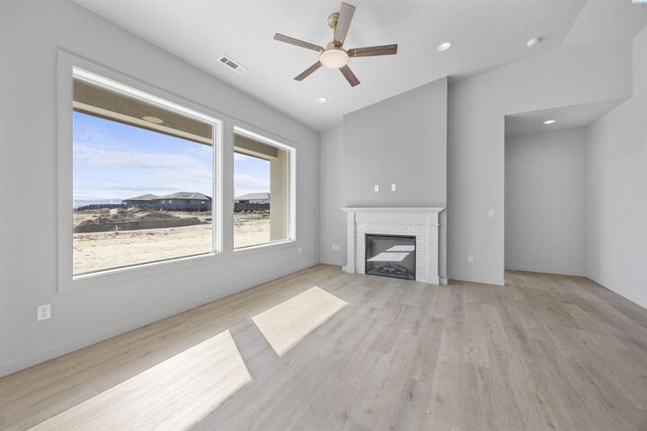 Property Photo:  2906 E Helena St  WA 99301 