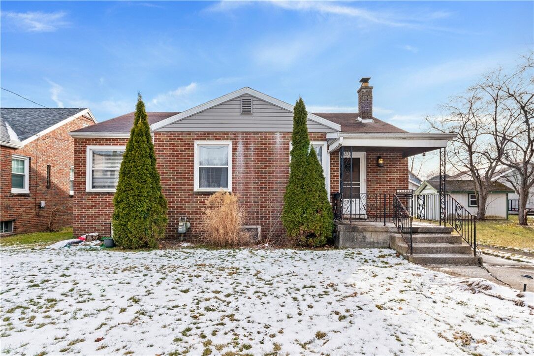 Property Photo:  209 Line Ave  PA 16117 