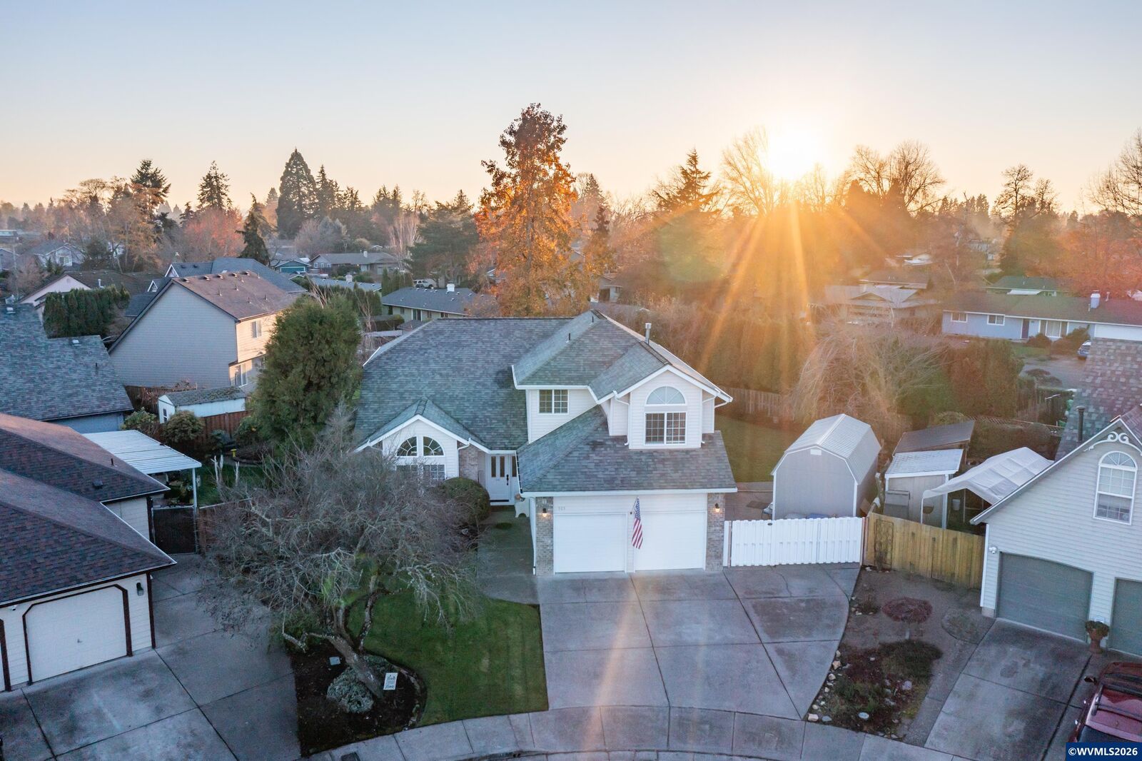 Property Photo: 925 Scepter Ct NE OR 97301