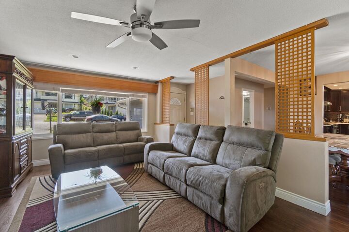 Photo de la propriété: 11625 99 Avenue BC V3V 2M2
