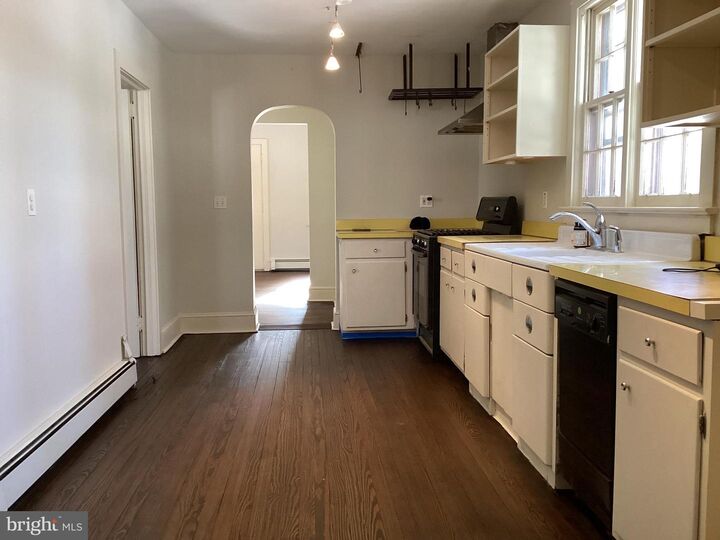 Property Photo:  370 Eggerts Crossing Road  NJ 08648 