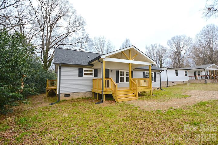 Property Photo:  5008 Forestmont Drive  NC 28105 
