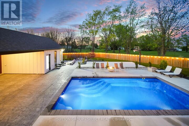 Property Photo:  48 Royal Crescent  ON N5P 3T2 