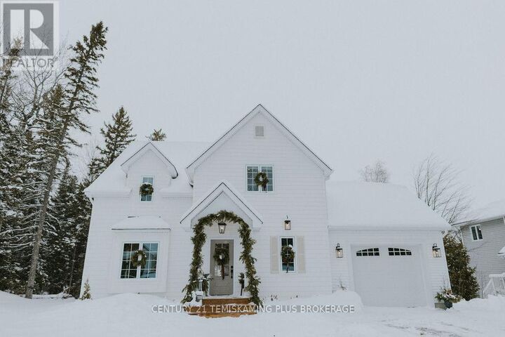 Property Photo: 272 Cosman Crescent ON P0J 1P0