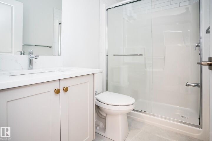 Property Photo:  911 18 Avenue NW  AB T6T 2X3 