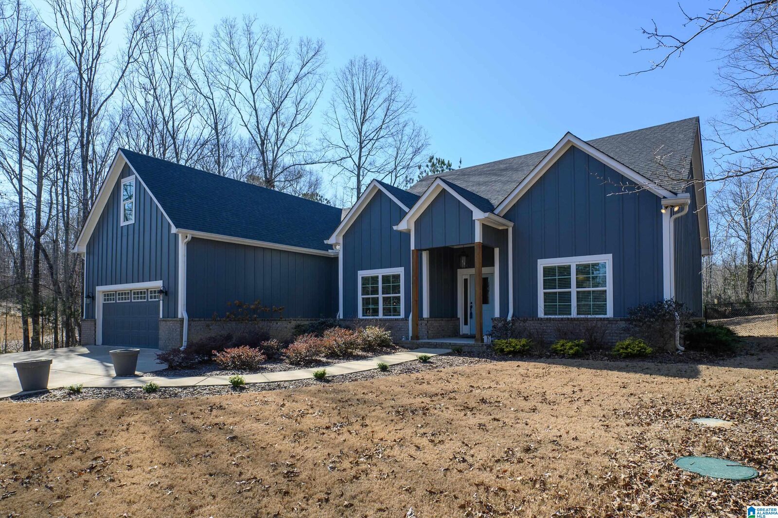 Property Photo:  200 Lakeview Crest Drive  AL 35128 