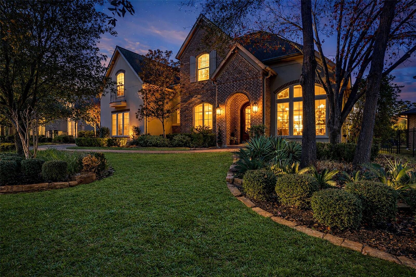 Property Photo:  75 S Player Crest Circle  TX 77382 