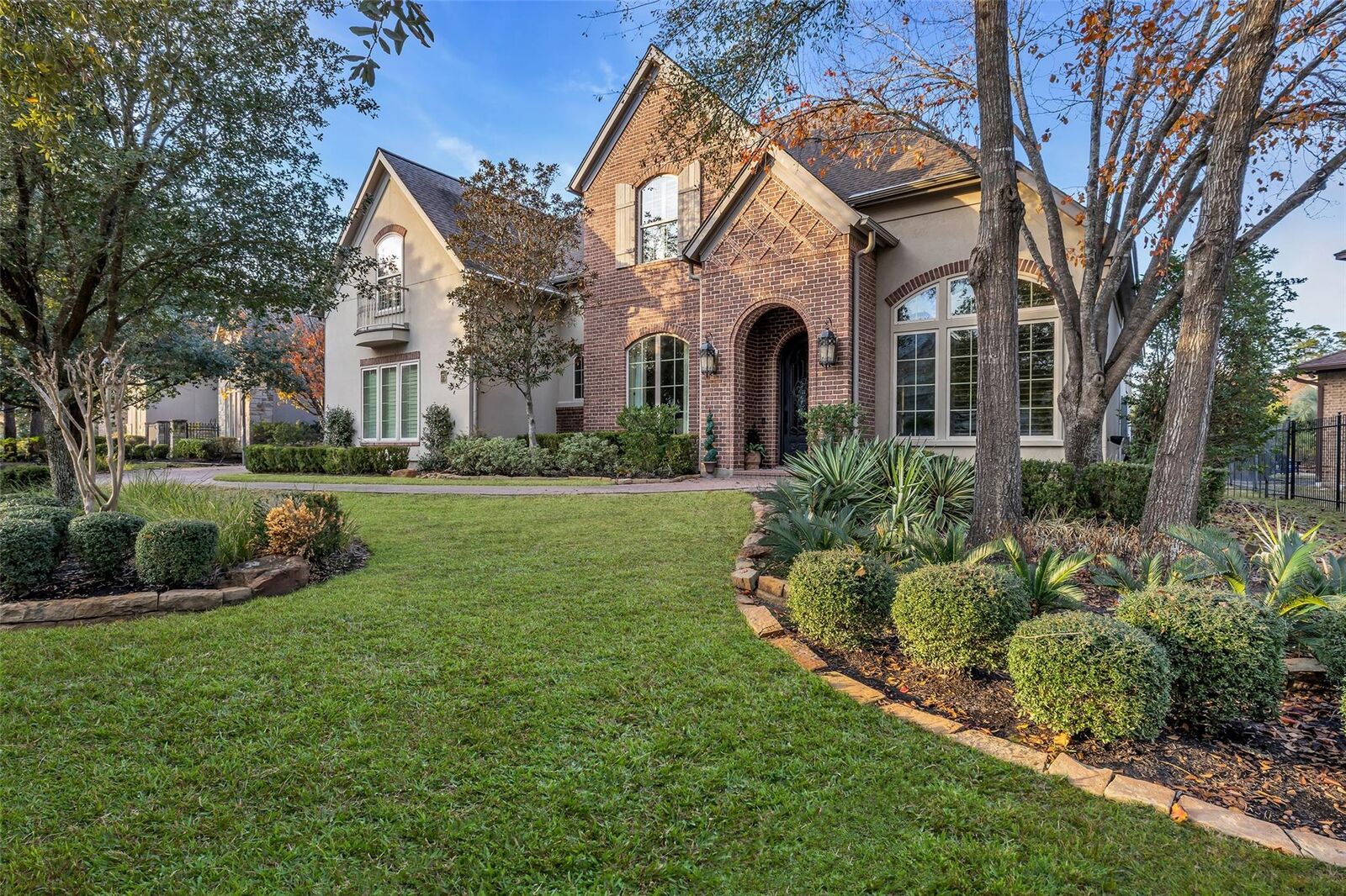 Property Photo:  75 S Player Crest Circle  TX 77382 