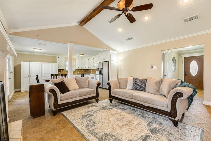 Property Photo:  1112 W Mulberry Street  TX 77515 