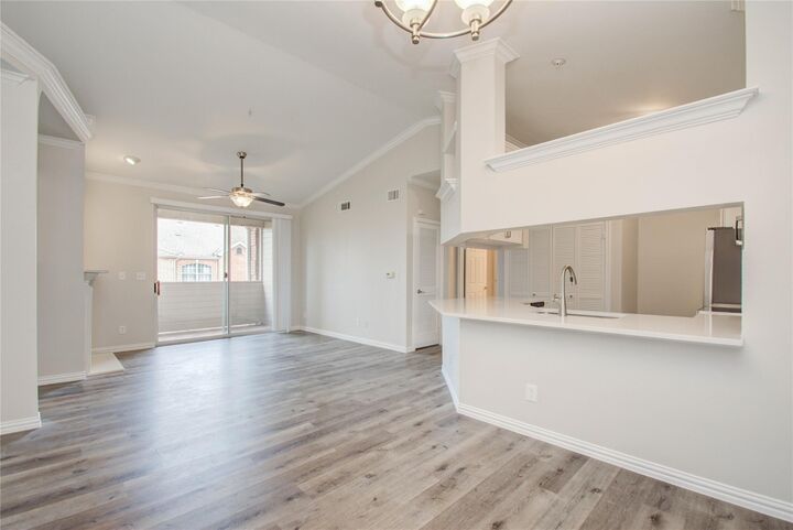 Property Photo:  2111 Welch Street A321  TX 77019 