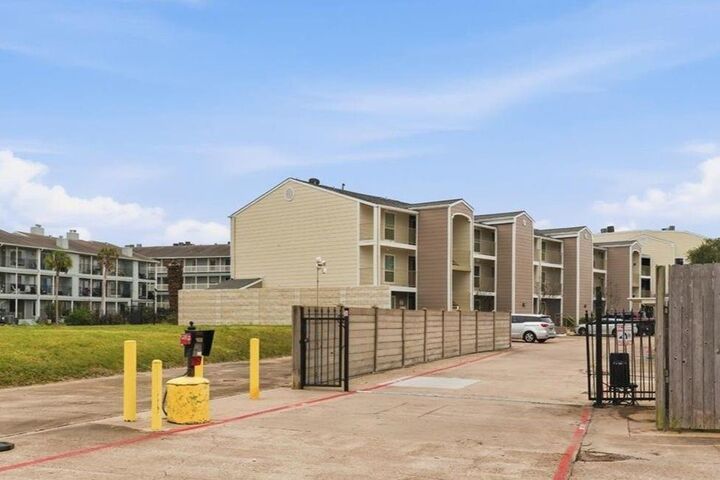 Property Photo:  208 Yacht Club Lane 208  TX 77586 