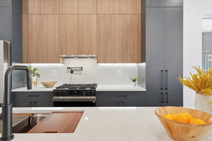 Property Photo:  105 Laidlaw Ave 2  NJ 07306 