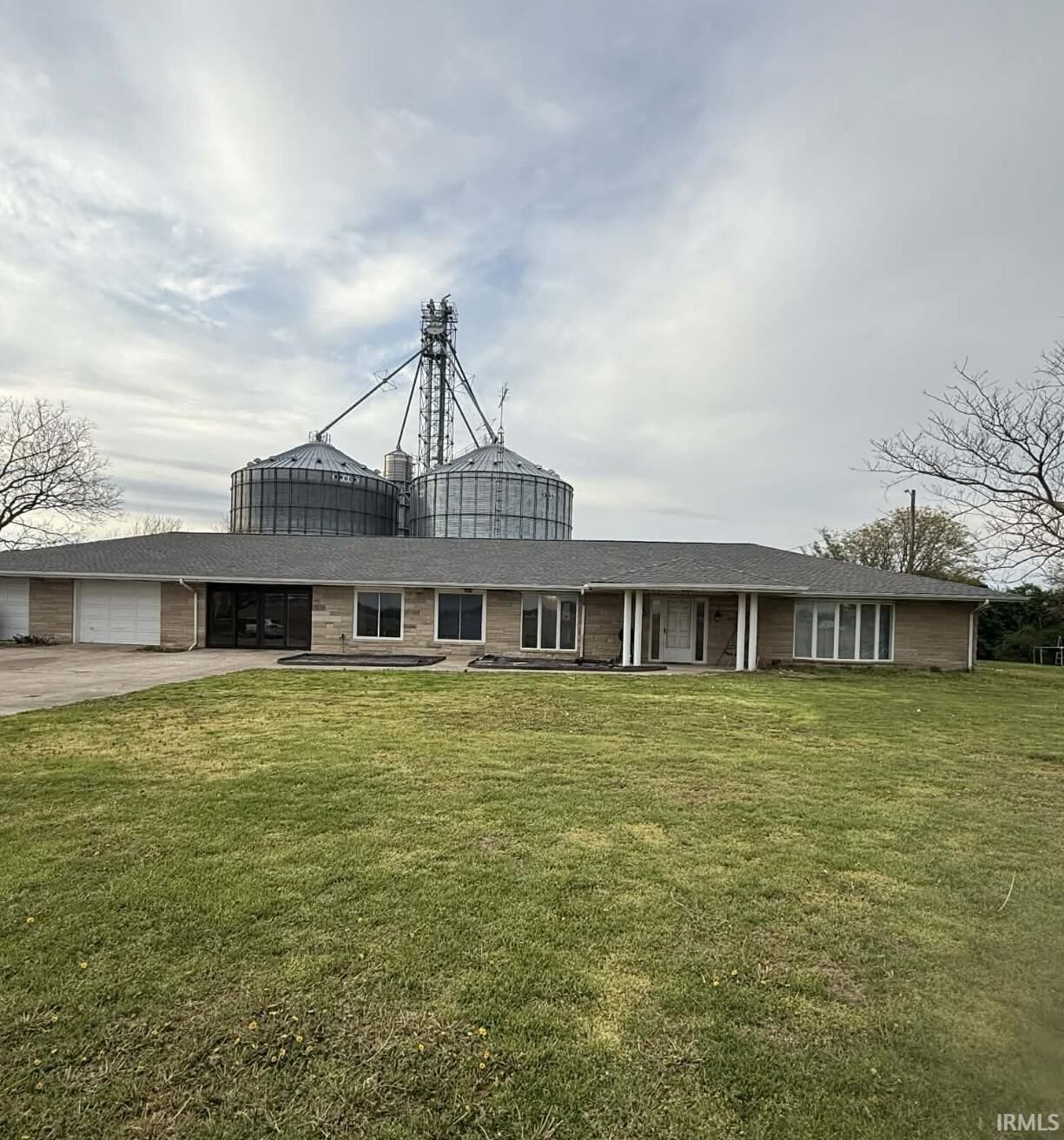 Property Photo: 986 W SR 168 Road IN 47648