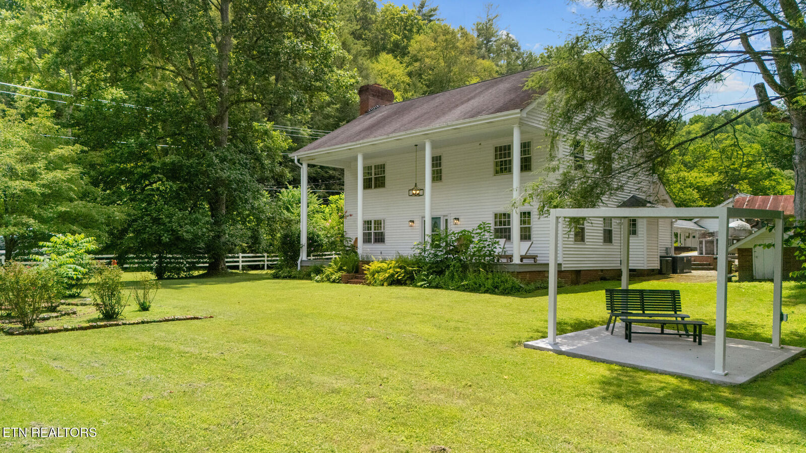 Property Photo:  1139 Glades Rd  TN 37738 